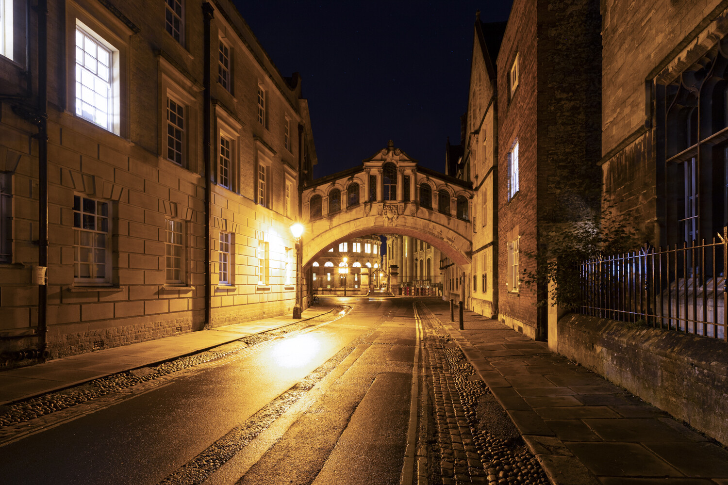 street scene at night travel photography ideas