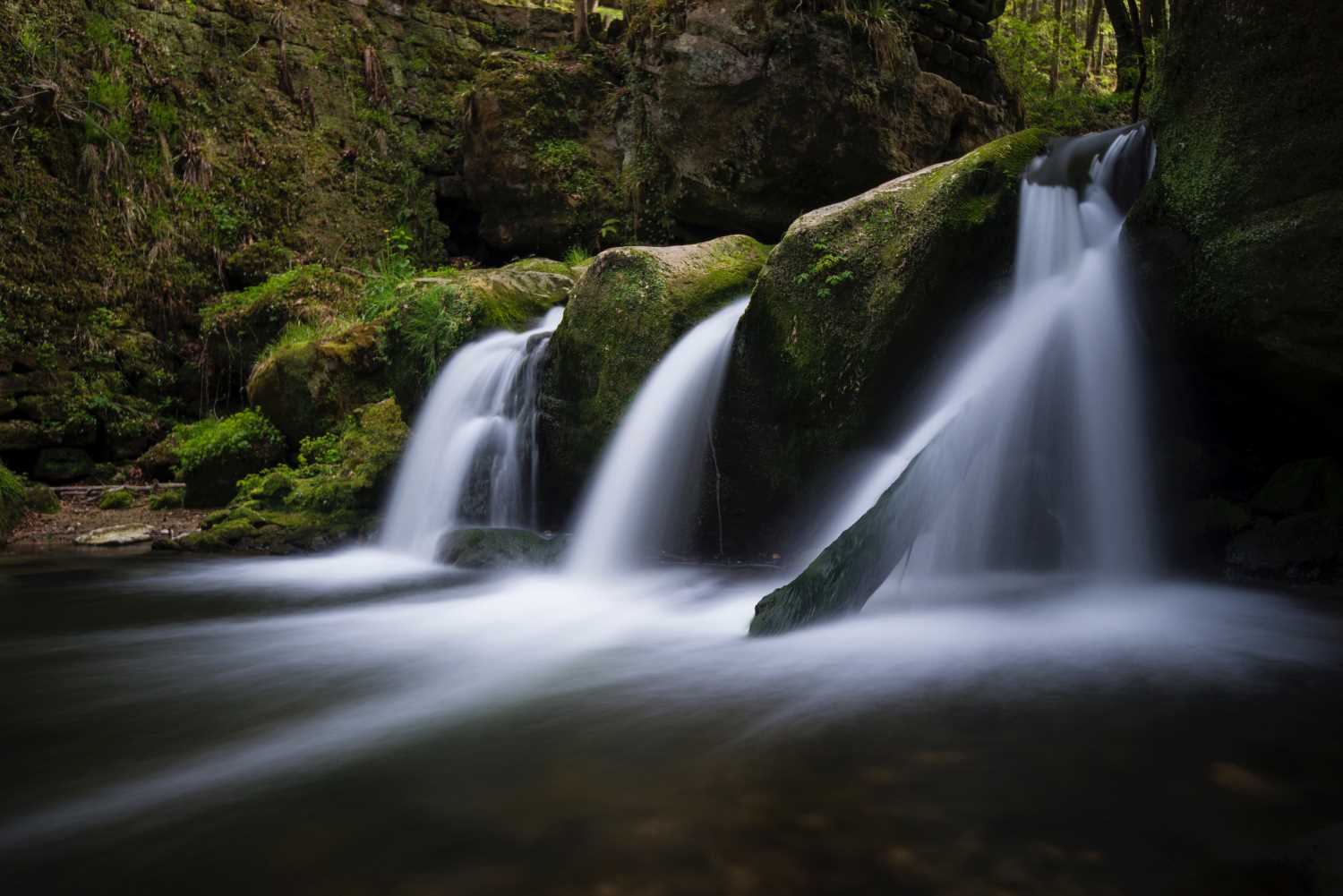 waterfalls slow shutter speed